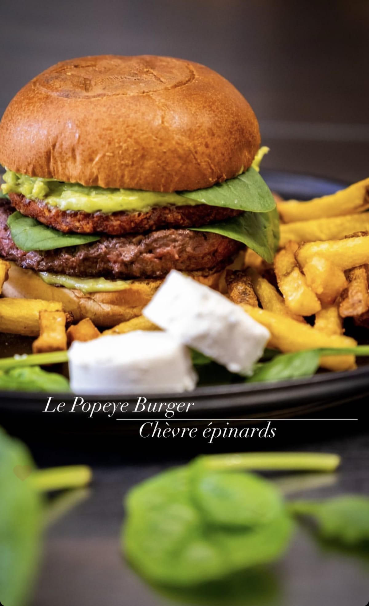 Burger chèvre-épinards et frites maison