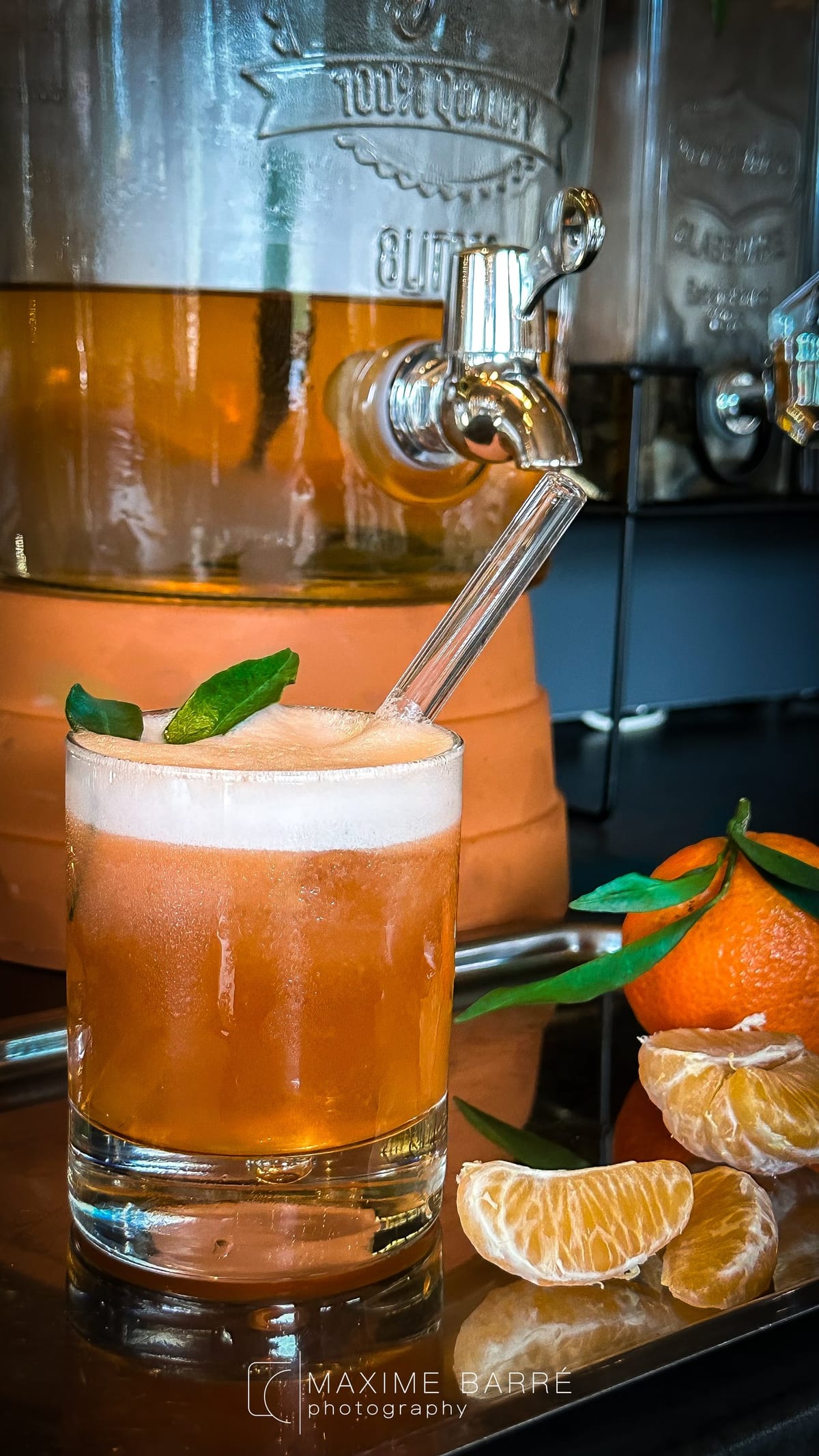 Cocktail à la mandarine préparé au bar